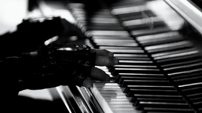 Bionic gloves help João Carlos Martins to play piano again