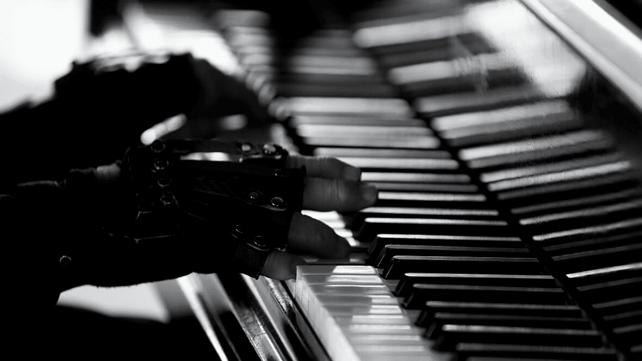 Bionic Gloves Help João Carlos Martins To Play Piano Again – Interstate 