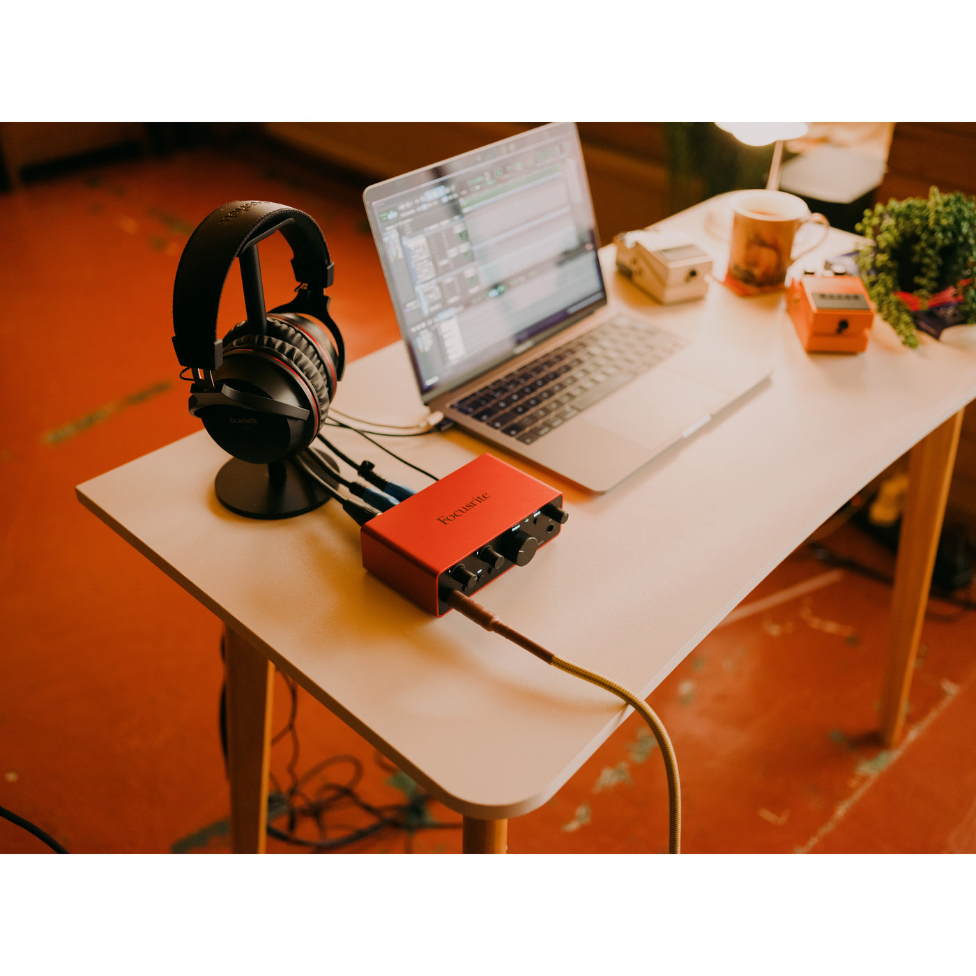 Focusrite Scarlett Solo Studio Bundle (4th Gen) USB Audio Interface with Mic & Headphones, Professional Quality Audio Equipment for Studio Musicians, Guitarists, & Producers